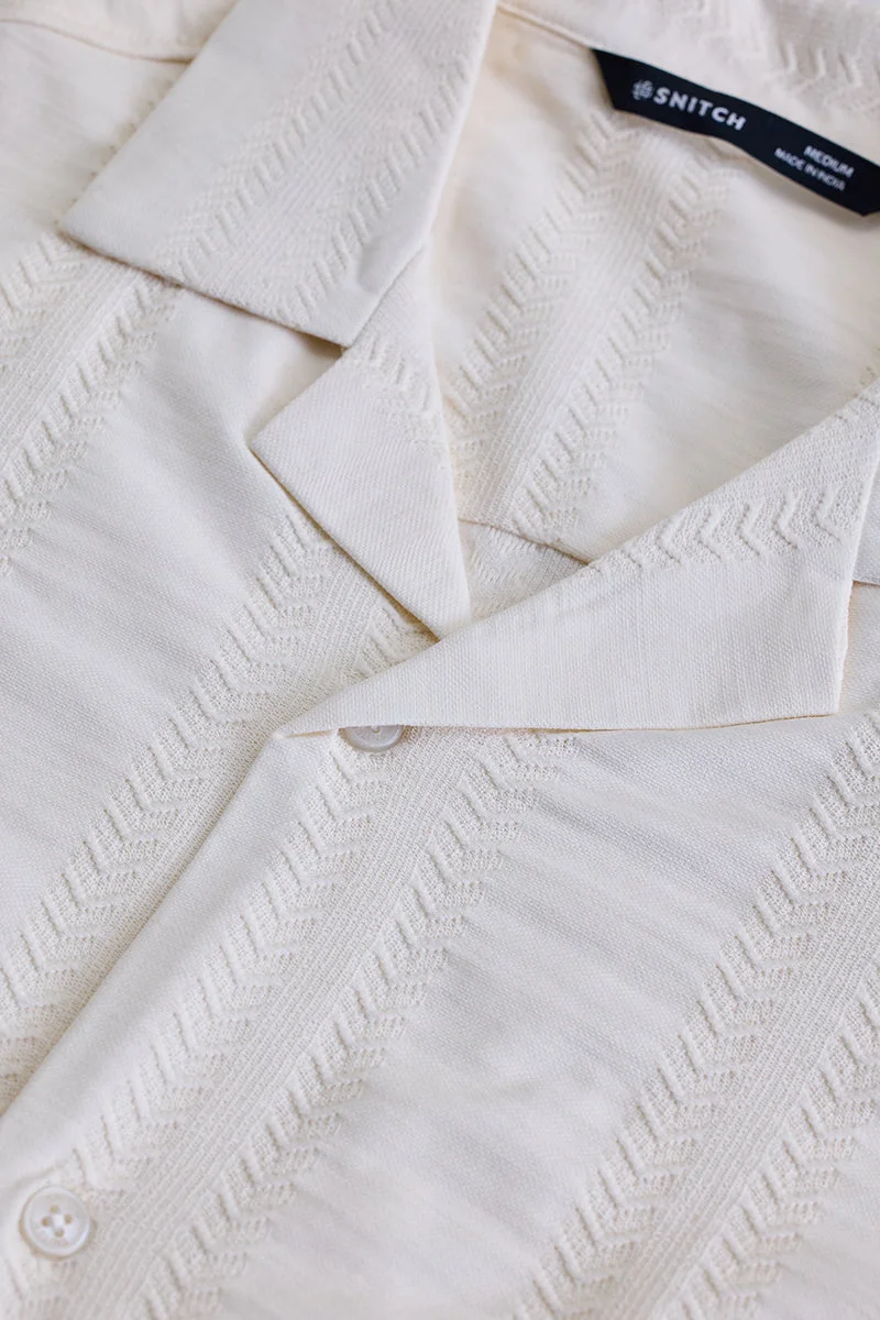 سنيتش قميص أبيض بقصة كوبانية مربعة